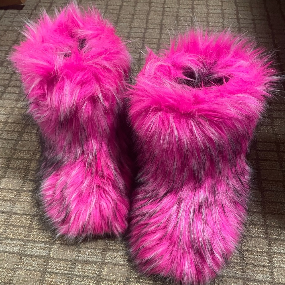 Pink faux fur boots